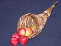 Weiden-Füllhorn mit Hegauer Äpfeln gefüllt
